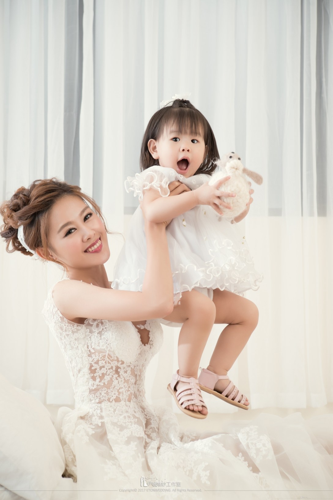 親子寫真,母女寫真,親子照,全家福,全家福攝影,全家福寫真,親子攝影,母女攝影 推薦,全家福攝影 推薦,全家福 推薦,親子寫真 姿勢,親子寫真 推薦