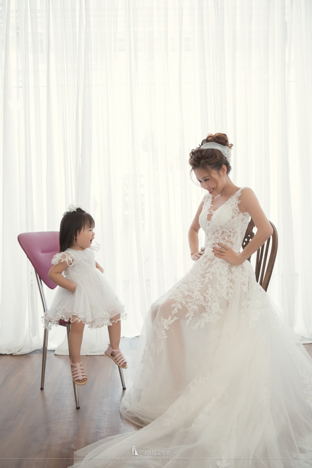 親子寫真,母女寫真,親子照,全家福,全家福攝影,全家福寫真,親子攝影,母女攝影 推薦,全家福攝影 推薦,全家福 推薦,親子寫真 姿勢,親子寫真 推薦